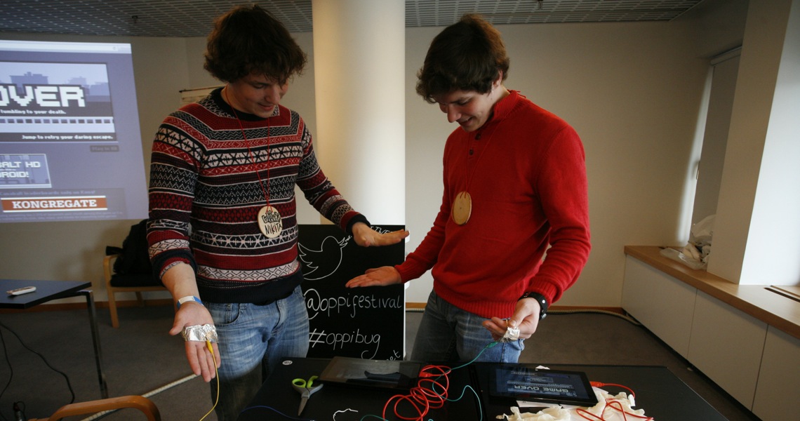 Participants hacked single-player games to foster collaboration, Flow Athens workshop
